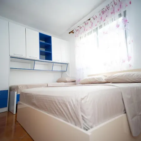 Apartment Deizi 3 *