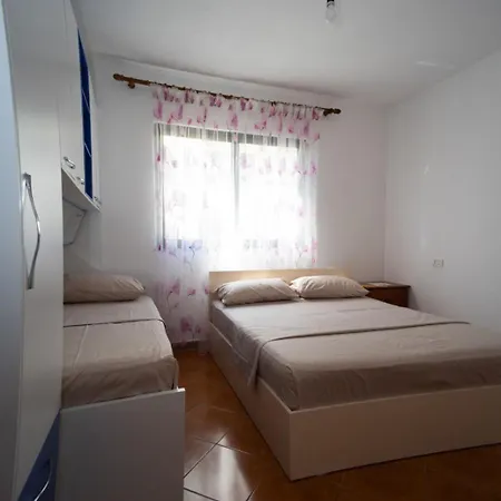 Apartment Deizi 3 *